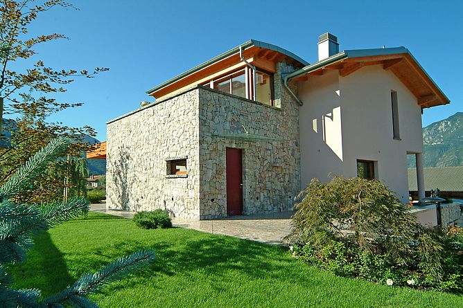 BRIANZA –PVC-Aluminium doors and windows in a villa